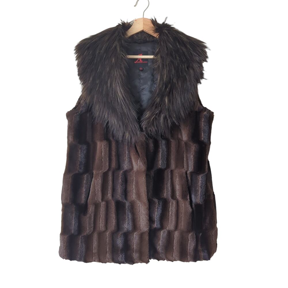 Adrienne Landau Faux Fur Vest Pockets Clasp Closure‎ Women's Large Luxury $350
